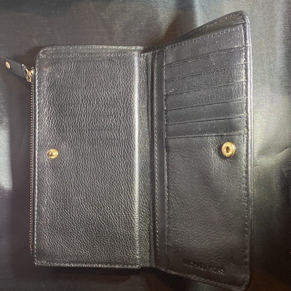 Michael Kors hand bag and wallet. - Picture 9 of 9